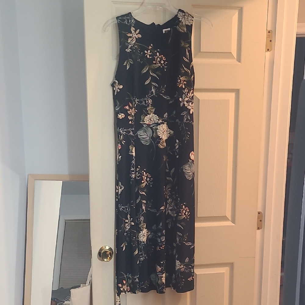 Size 10 Anne Klein Navy Floral Sleeveless Dress